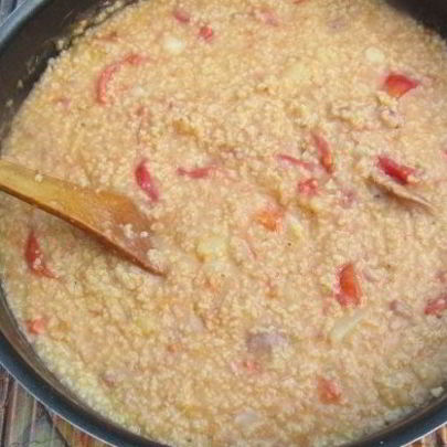 Пшенная каша со свининой