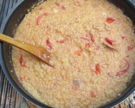 Пшенная каша со свининой