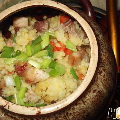 Томленая пшенная каша со свининой