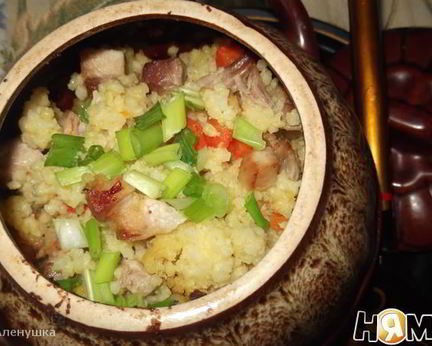 Томленая пшенная каша со свининой