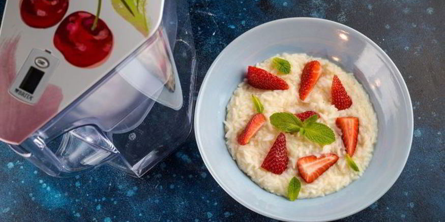 Рецепт клубничной рисовой каши на завтрак