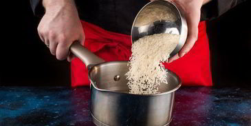 клубничная рисовая каша на завтрак