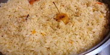 рисовая каша ароматная с мясом и яблоками