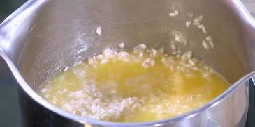 рисовая каша с белым шоколадом и запеченными персиками