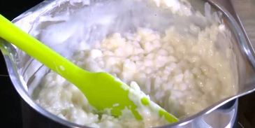 рисовая каша с белым шоколадом и запеченными персиками