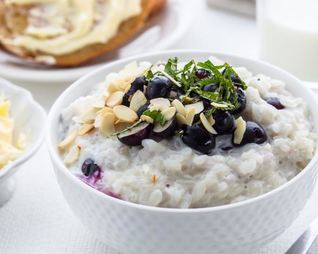 Рисовая каша с голубикой