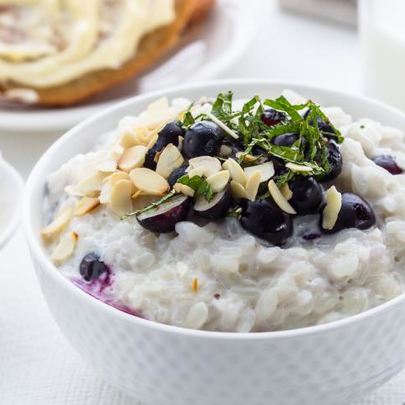 Рисовая каша с голубикой