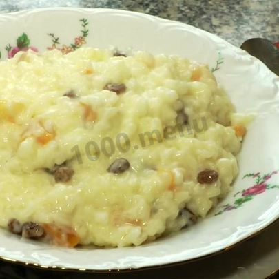 Рисовая каша с изюмом и молоком
