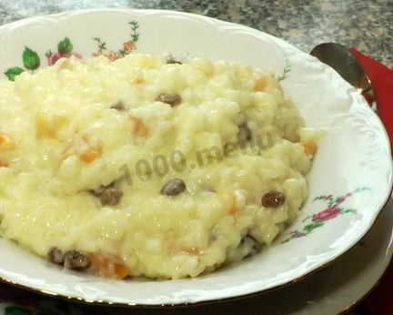 Рисовая каша с изюмом и молоком