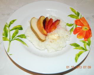 Рисовая каша с запеченными фруктами