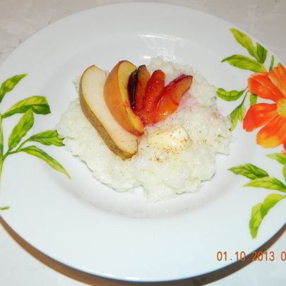 Рисовая каша с запеченными фруктами