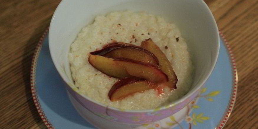 Рецепт рисовой каши со сливами и мускатным орехом