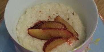 рисовая каша со сливами и мускатным орехом