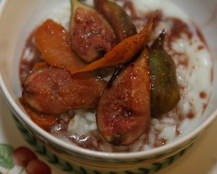 Рисовая каша со свежим инжиром и пряностями