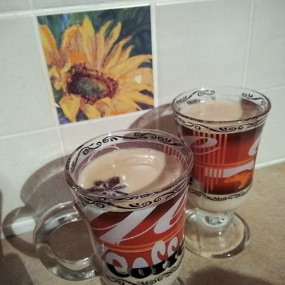 Чай с молоком и специями