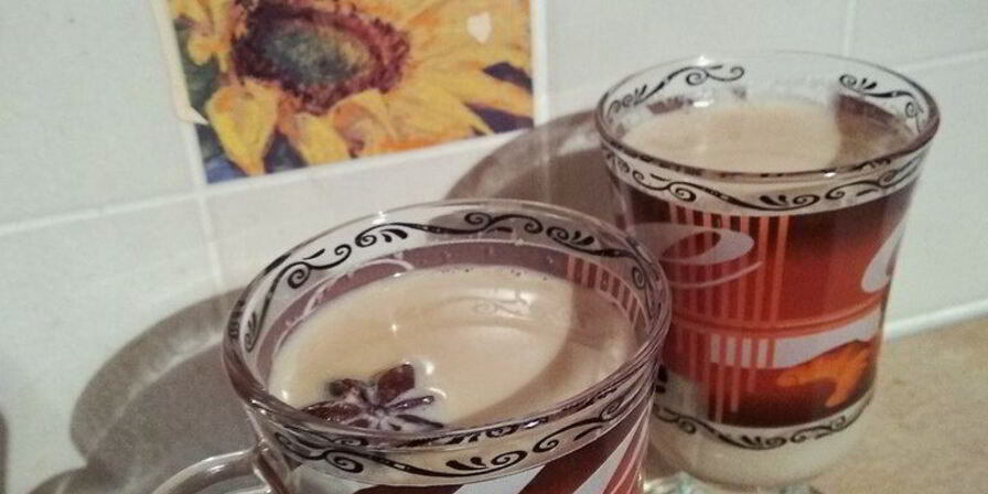 Чай с молоком и специями