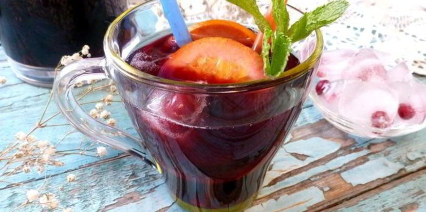 Рецепт черничного холодного чая с мятой и базиликом