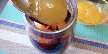 черничный холодный чай с мятой и базиликом