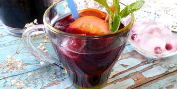 черничный холодный чай с мятой и базиликом