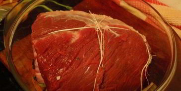 говядина тушенная с овощами