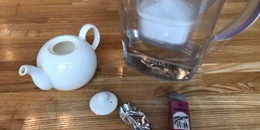 холодный чай с малиной и лимоном