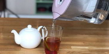 холодный чай с малиной и лимоном