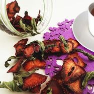 Рецепт Сушеной клубники с листьями на чай