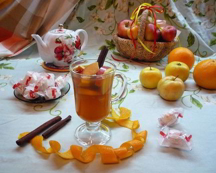 Яблочный чай с апельсином и корицей