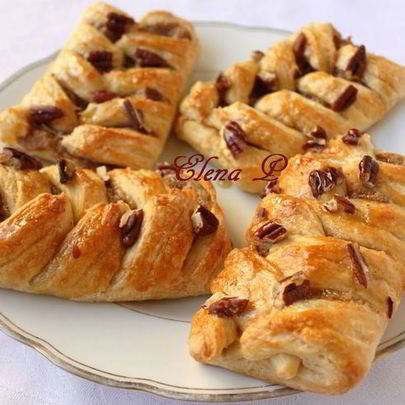 Датские булочки с пеканом и кленовым сиропом