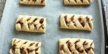 датские булочки с пеканом и кленовым сиропом