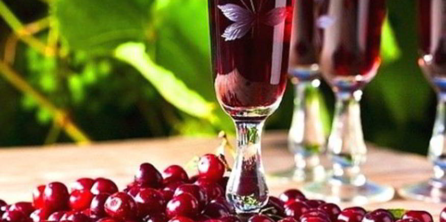 Рецепт домашнего вина из вишни с косточками