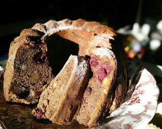 Шоколадный гугельхупф с вишней на глинтвейне