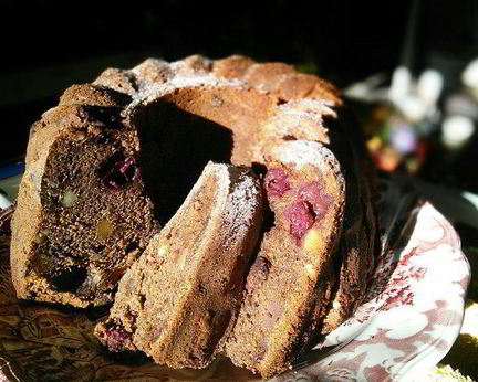 Шоколадный гугельхупф с вишней на глинтвейне