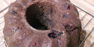 шоколадный гугельхупф с вишней на глинтвейне