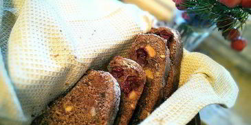 шоколадный гугельхупф с вишней на глинтвейне