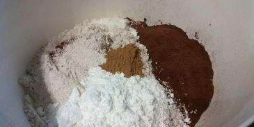 шоколадный гугельхупф с вишней на глинтвейне