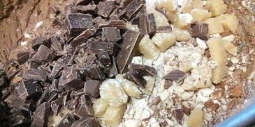 шоколадный гугельхупф с вишней на глинтвейне