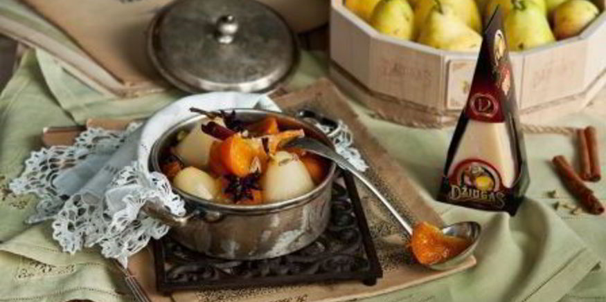 Рецепт груш, томленных в пряном сиропе с мандаринами