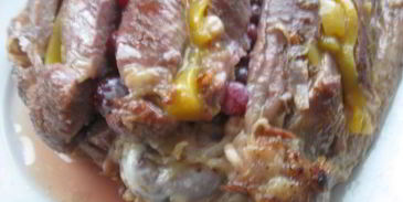 индейка, глазированная медом с клюквенным соусом и персиком в легком сиропе