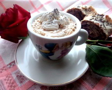 Карамельный кофе под сливочной шапочкой