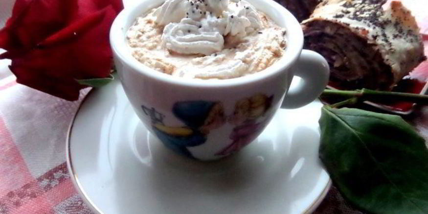 Рецепт карамельного кофе под сливочной шапочкой