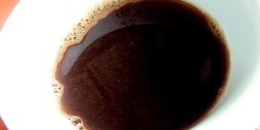 карамельный кофе под сливочной шапочкой