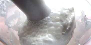 карамельный кофе под сливочной шапочкой