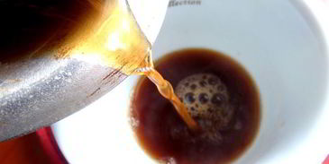 карамельный кофе под сливочной шапочкой