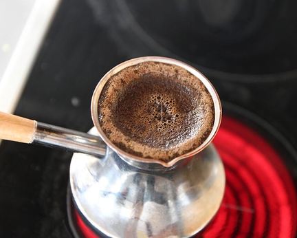 Кофе в турке на электрической плите