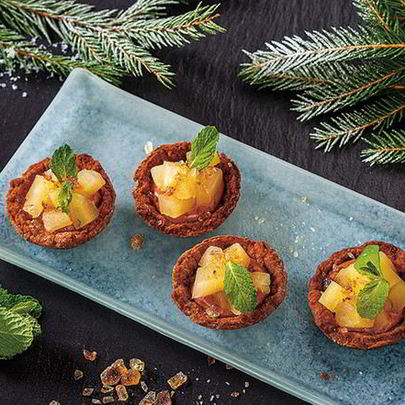 Корзиночки с кофе и ананасами