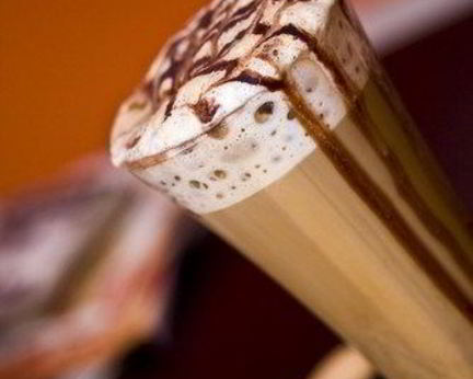 Ледяной карамельный кофе