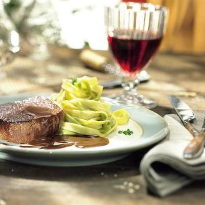 Медальоны из оленины в кофейном соусе