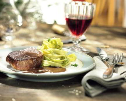 Медальоны из оленины в кофейном соусе