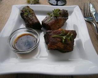 Свиные ребрышки с кофейным соусом